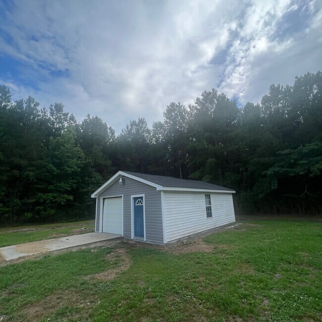 Building Photo - 3651 Gallberry Rd