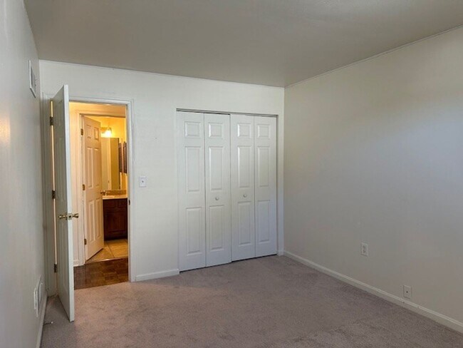 Building Photo - 2033 A Raleigh Rd