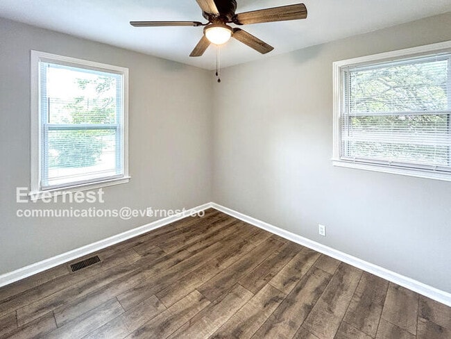 Building Photo - 600 Maclaurin Ct