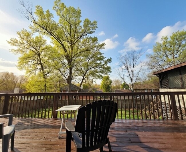 Building Photo - 1122 Rosebrook Dr