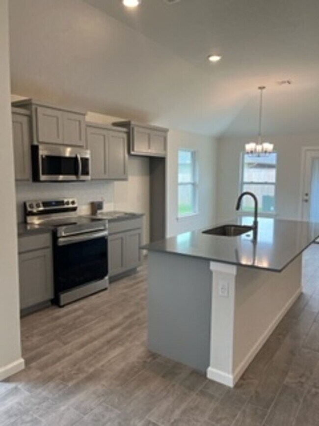 Building Photo - 1st Month Free!
