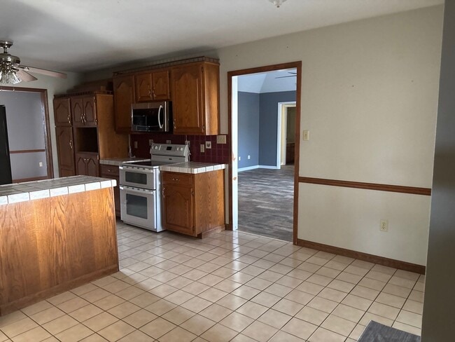 Building Photo - 375 Plum Tree Cir