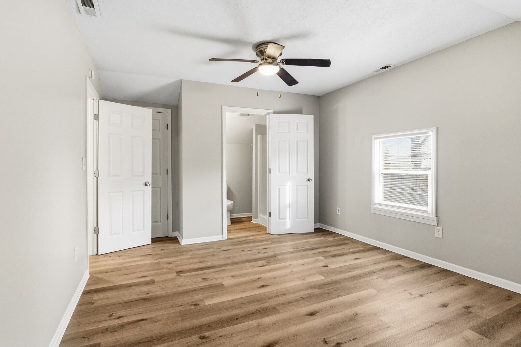 Building Photo - 522 W Vinyard St