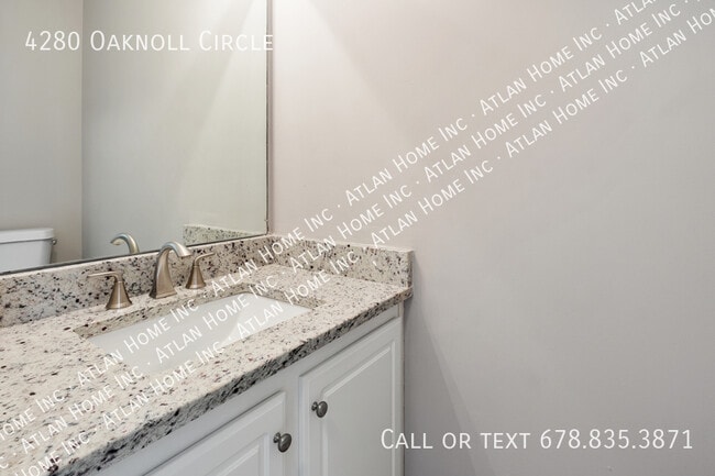 Building Photo - 4280 Oaknoll Cir