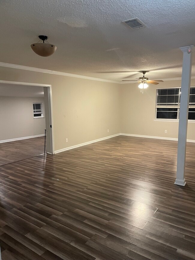 Building Photo - 510 Heritage Dr
