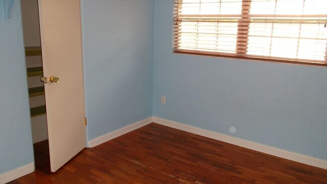 Building Photo - Charming Home With Many Upgrades