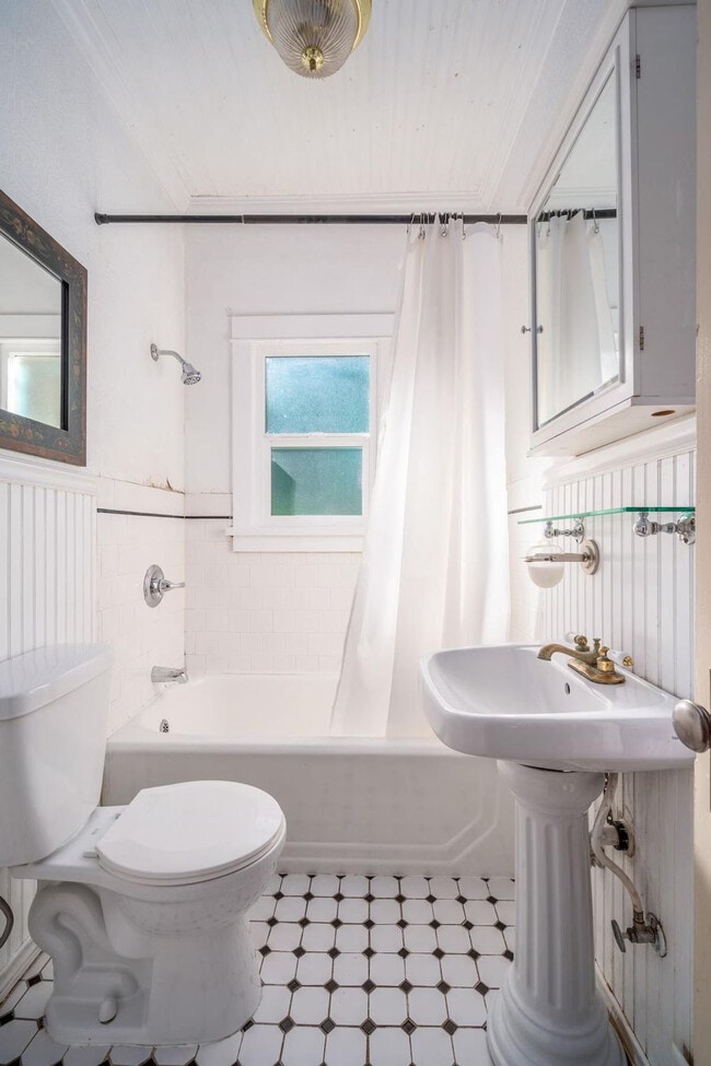 Building Photo - 4955 Hidden Hollow Rd