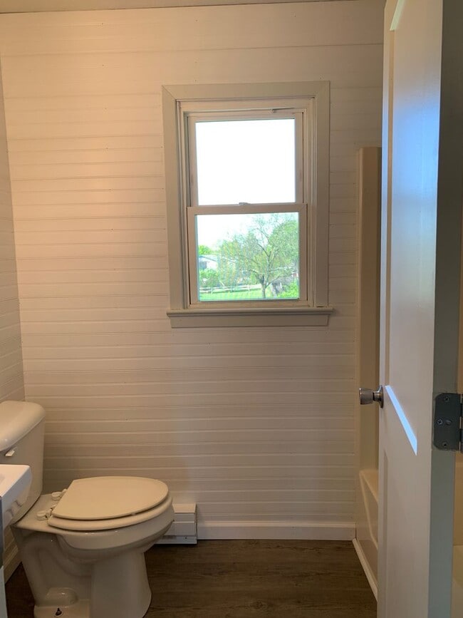 Building Photo - Newly renovated, affordable, 3 bed/1 bath ...