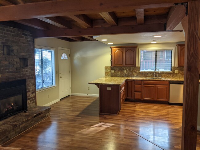 kitchen/entry - 614 Glorene Ave