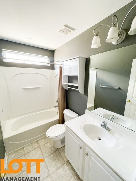 Building Photo - 108 Pin Oak Ct