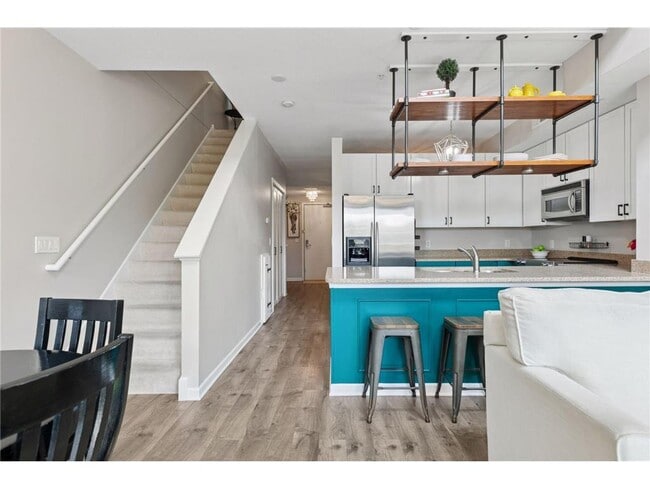 Building Photo - 640 Main St N