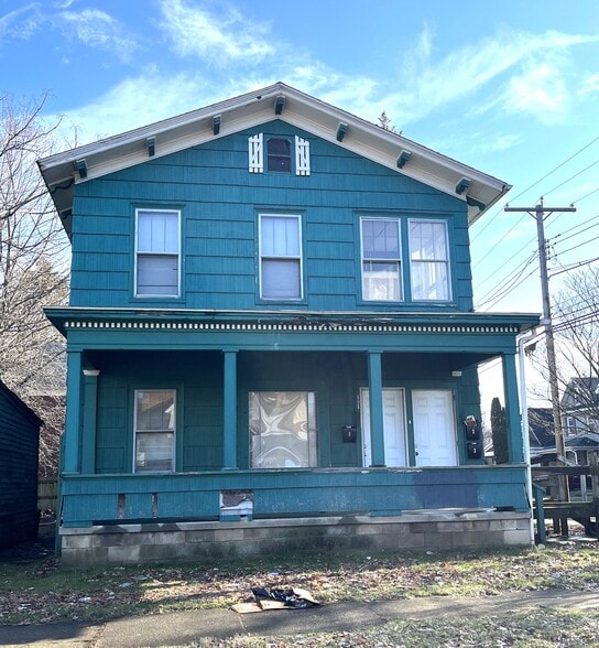 Building Photo - 501 E 7th St