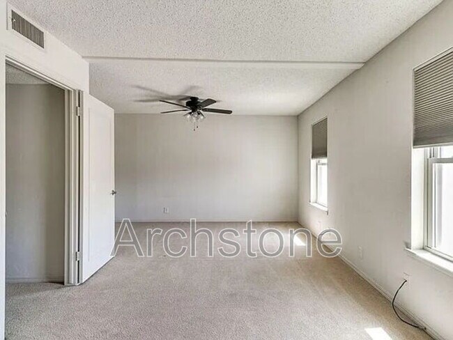 Building Photo - 3063 W Wilshire Blvd