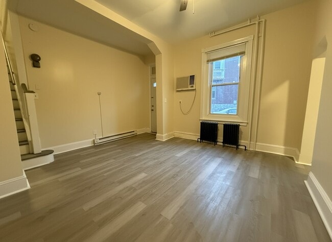 Building Photo - 4441 Richmond St