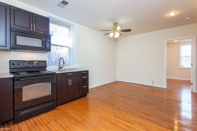 Primary Photo - 1 br, 1 bath Triplex - 2122 RACE ST Unit 2