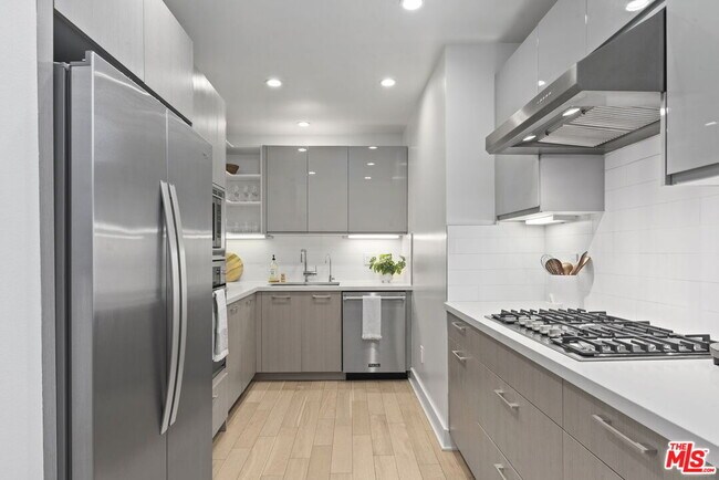 Building Photo - 600 Ridgeley Dr