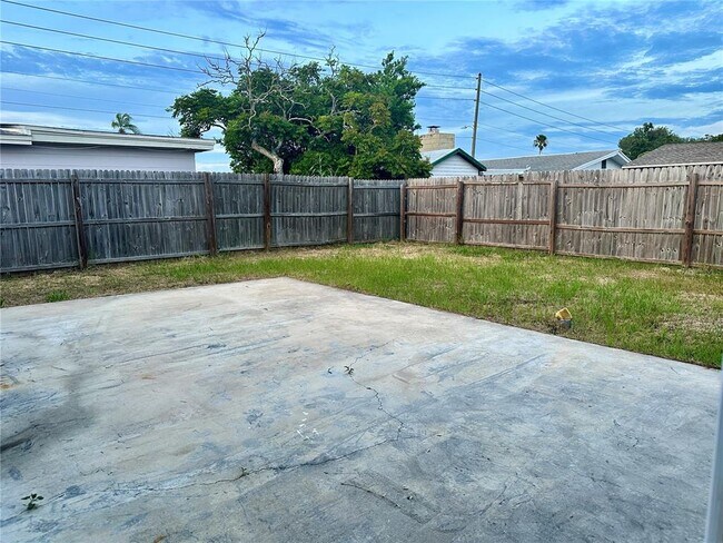 Building Photo - 3446 Brookfield Dr