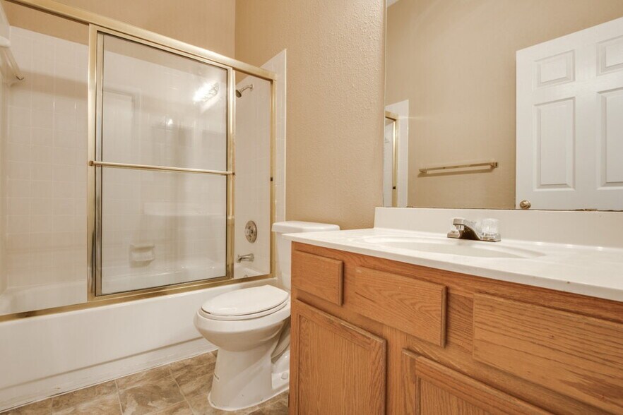 Building Photo - 2085 Cameo Dr