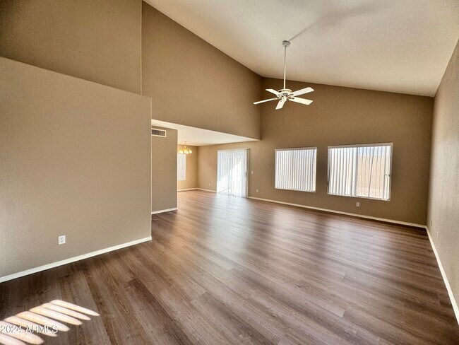 Building Photo - 10453 N 76th Dr
