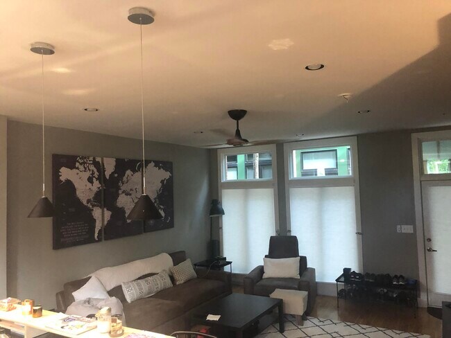 Building Photo - 622 W Main St