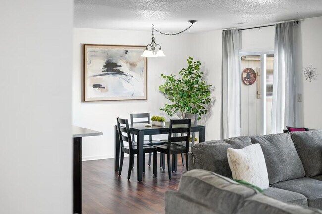 Building Photo - 2386 Meadow Bend Dr