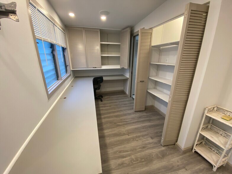 Office - 3716 Claudine St