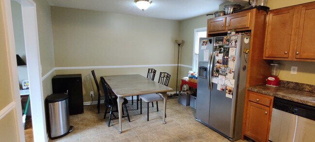 Building Photo - 4105 Laurelwood Ave