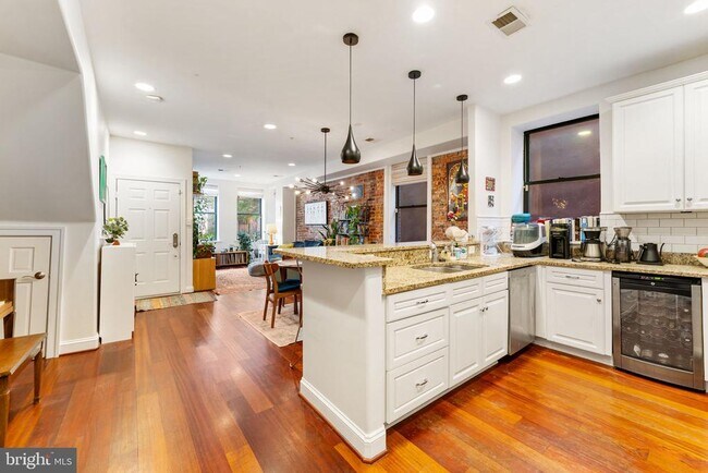 Building Photo - 1105 Park Rd NW