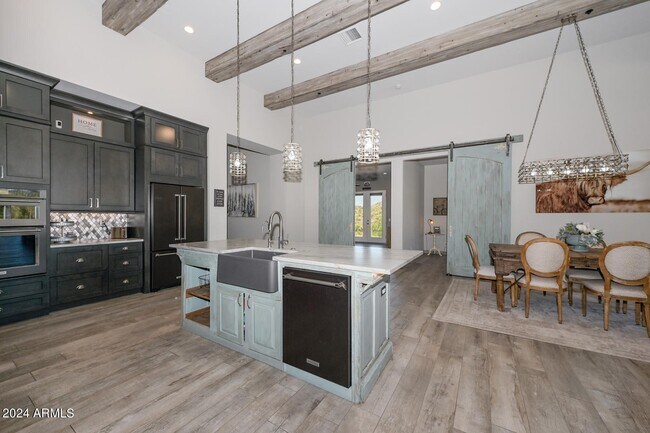 Building Photo - 5861 E Cloud Rd