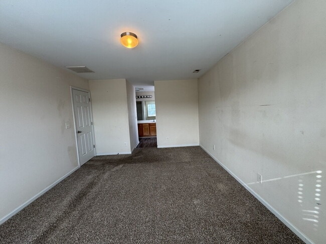 Building Photo - 200 Bonanza Dr