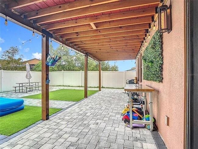Building Photo - 911 La Terraza Lane