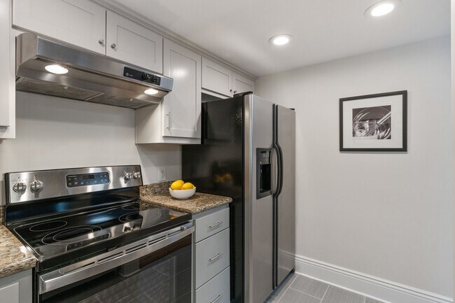 Building Photo - South Beach: Unfurnished 2-Story Condo nea...