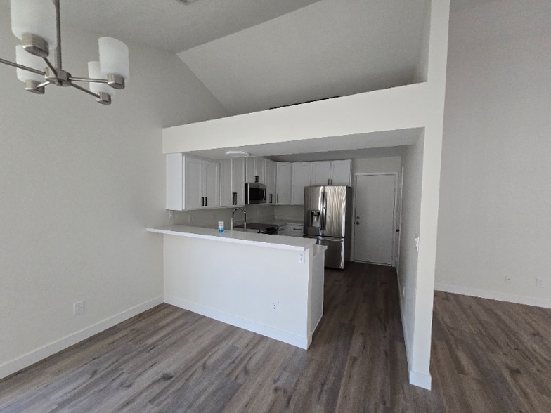 Building Photo - 7121 W Sierra Vista Dr