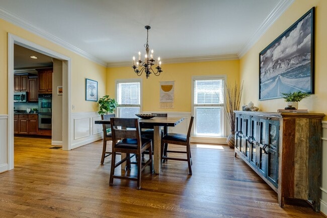 Building Photo - 1306 Camelot Bay
