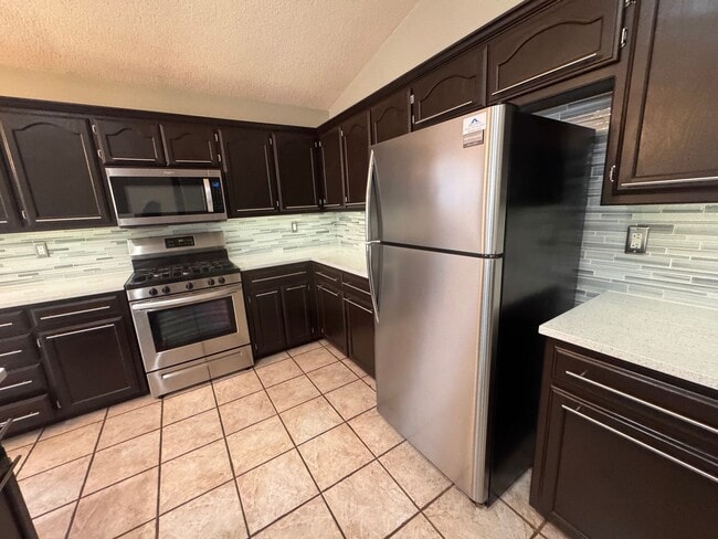 Building Photo - 9701 Tapatio Dr NW