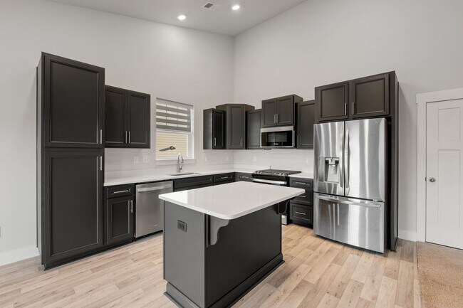 Building Photo - Beautiful 4 Bedroom Home