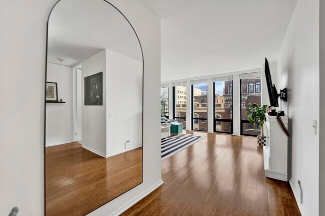 Building Photo - 200 E Delaware Pl