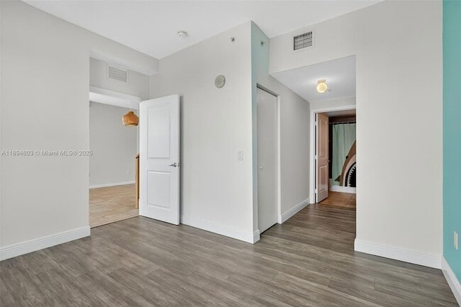 Building Photo - 2021 SW 3rd Ave