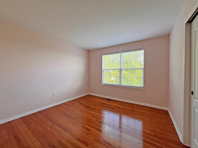 Building Photo - 4170 Bunker Hill Dr N