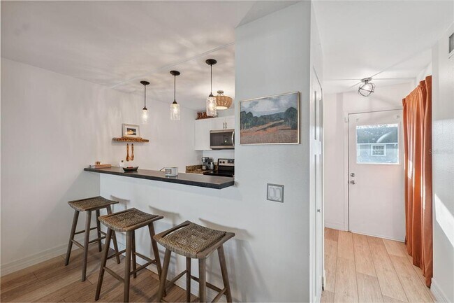 Building Photo - 4821 W McElroy Ave