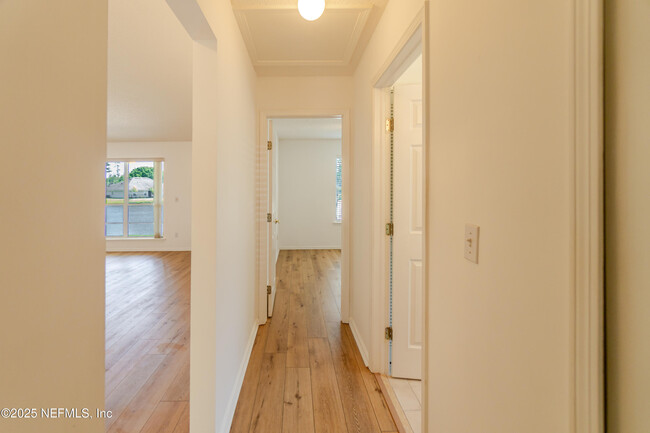 Building Photo - 1623 Sandy Springs Dr