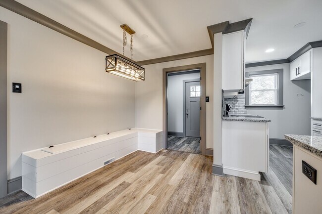 Building Photo - Newly Renovated Rock Hill Home Close to Downtown