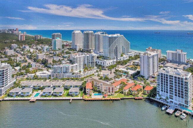 Building Photo - 2908 Bayshore Dr