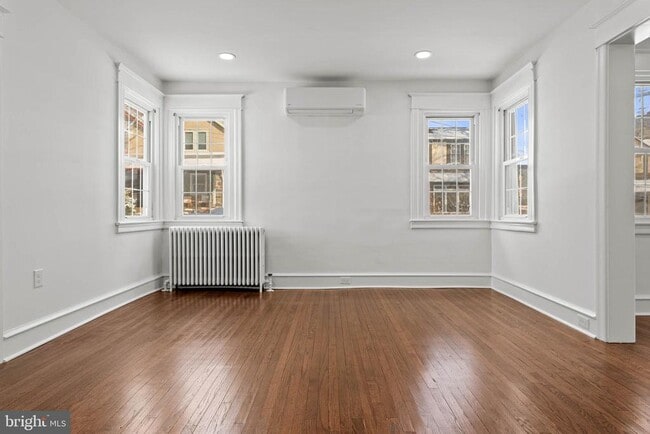 Building Photo - 137 Kenilworth Rd