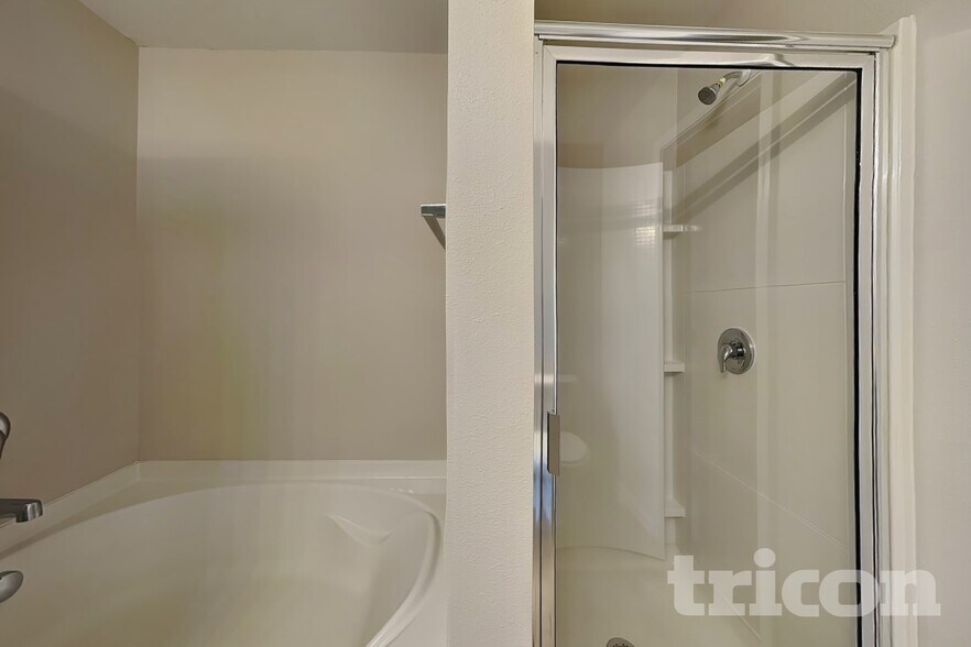 Building Photo - 6931 Savanna Springs Dr