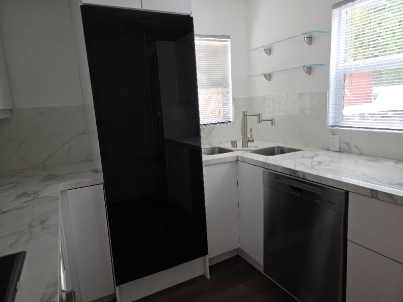 Building Photo - 3004 Kelton Ave