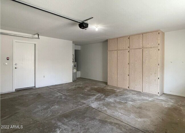 Building Photo - 1124 E Rose Ln