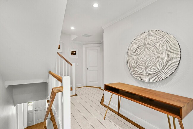 Building Photo - 36 Evergreen Rd