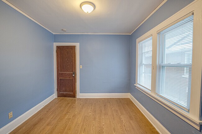 Building Photo - 2403 Elm St
