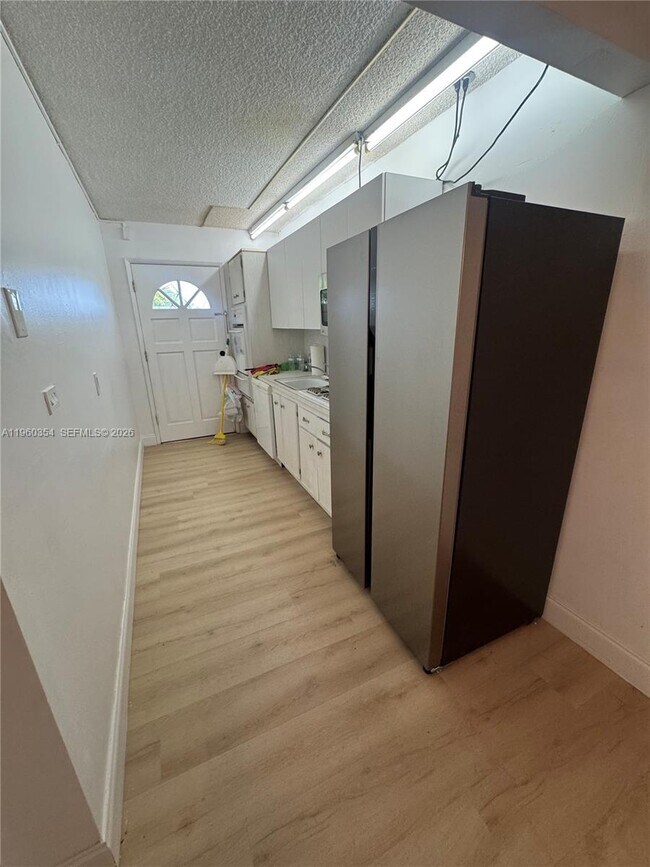 Building Photo - 20320 NE 2nd Ave